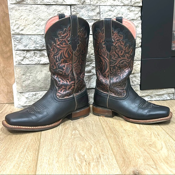Ariat women’s black western boots. Size 9B - Picture 4 of 9